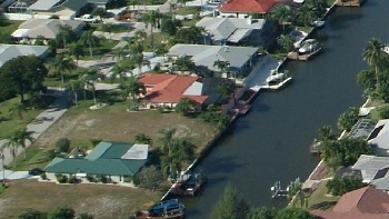 Picture Link to Cape Coral Lots for sale on freshwater canals