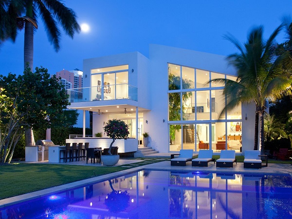 Picture of a contemporary luxury home