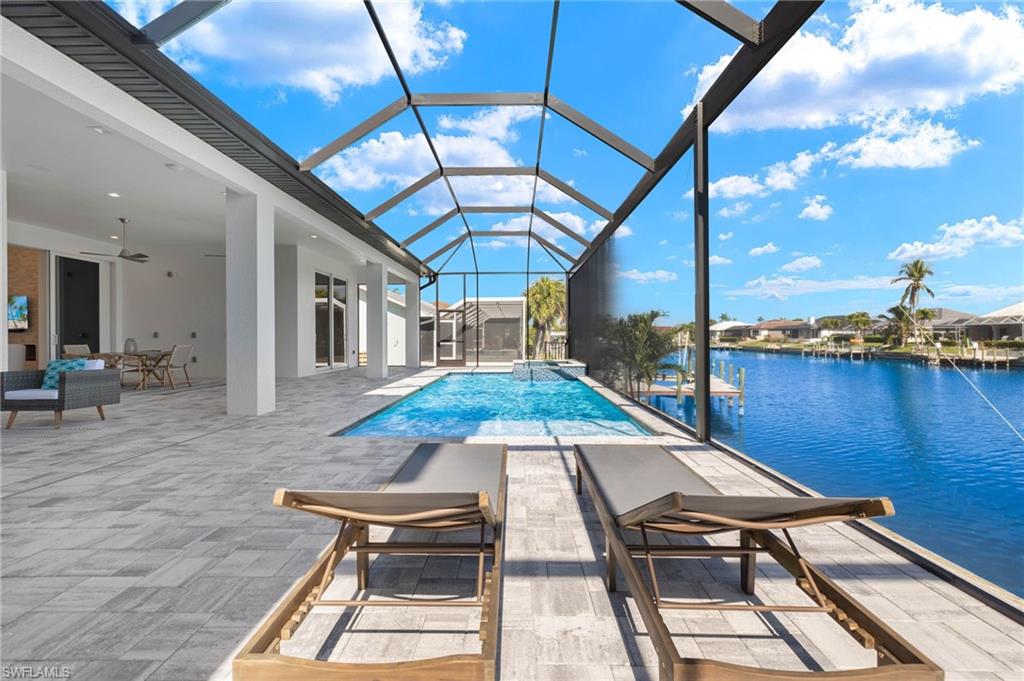 Picture of the pool deck of the home model Infinity 2
