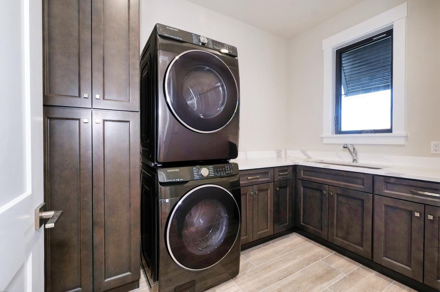 Picture of the laundry room of the model home Serenity